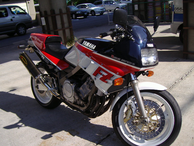 YAMAHA@FZ750